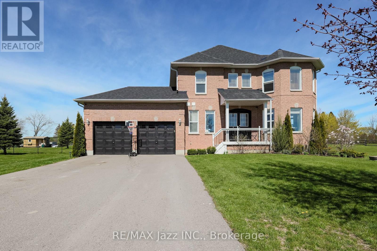 29 SONGBIRD CRESCENT - 1