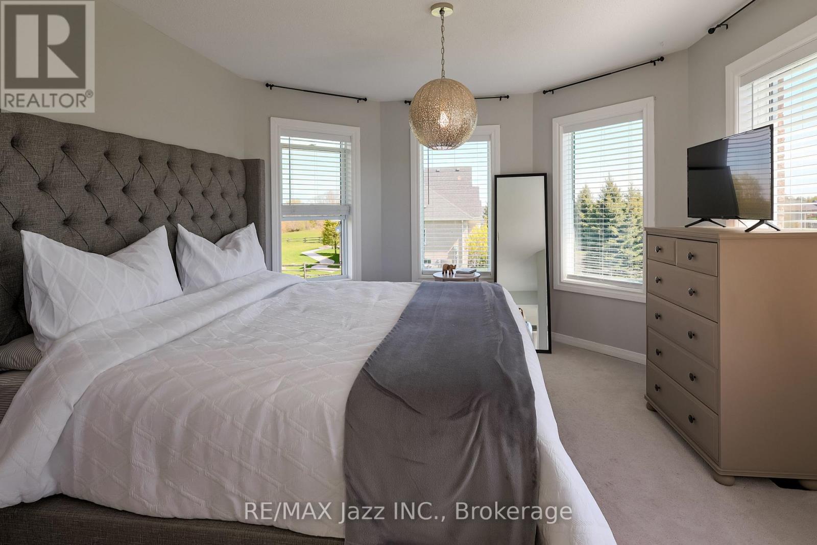 29 SONGBIRD CRESCENT - 15
