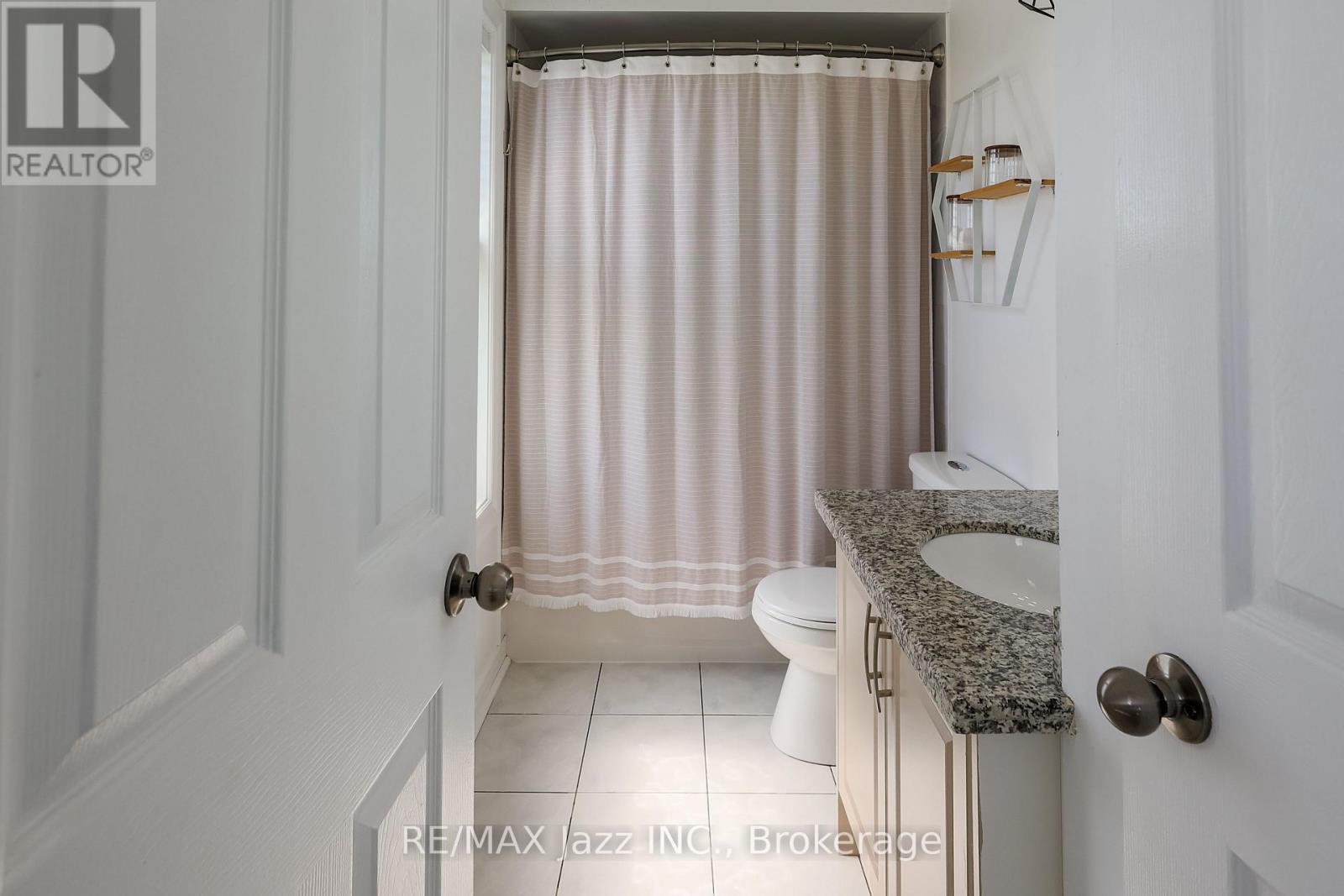 29 SONGBIRD CRESCENT - 18