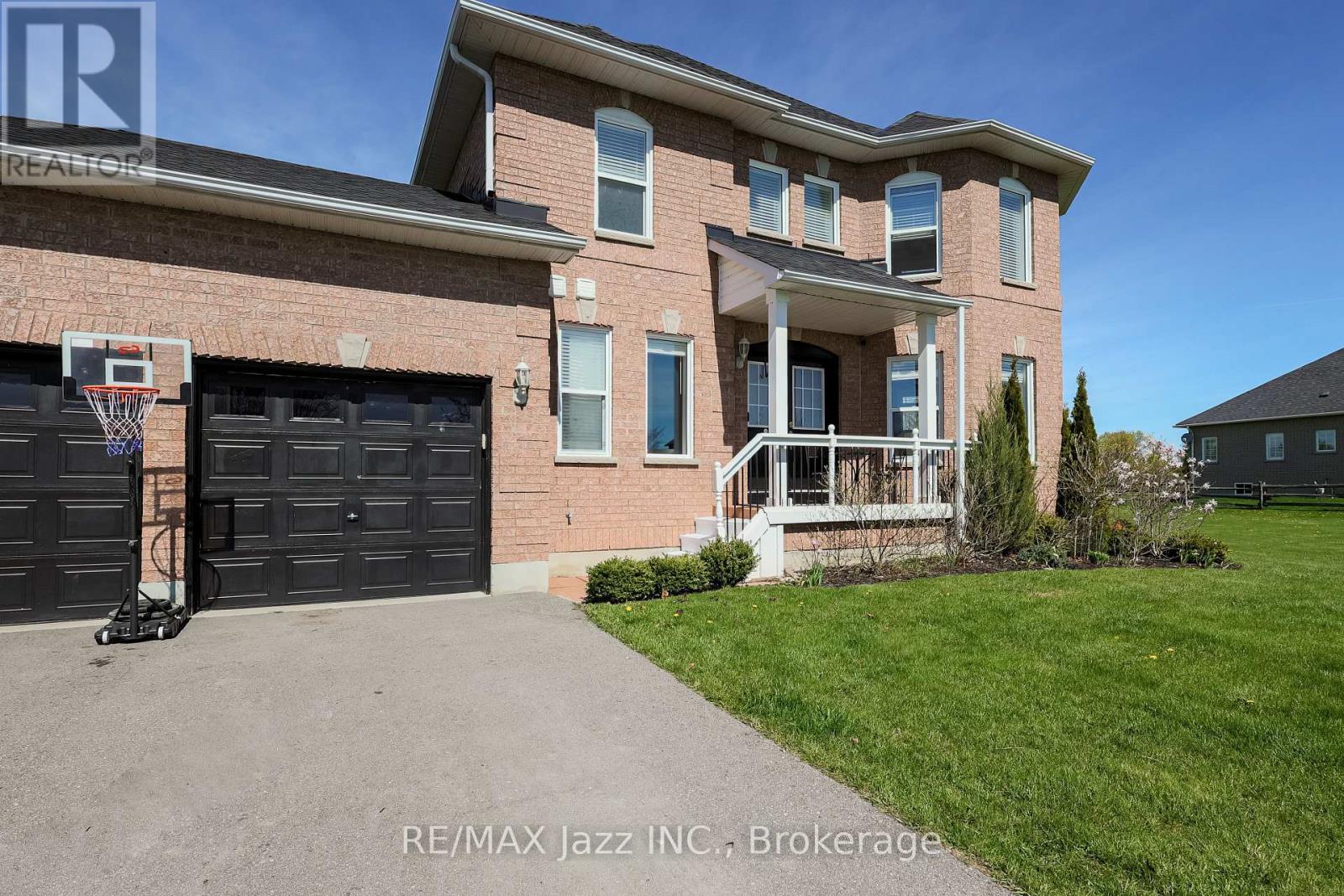 29 SONGBIRD CRESCENT - 2