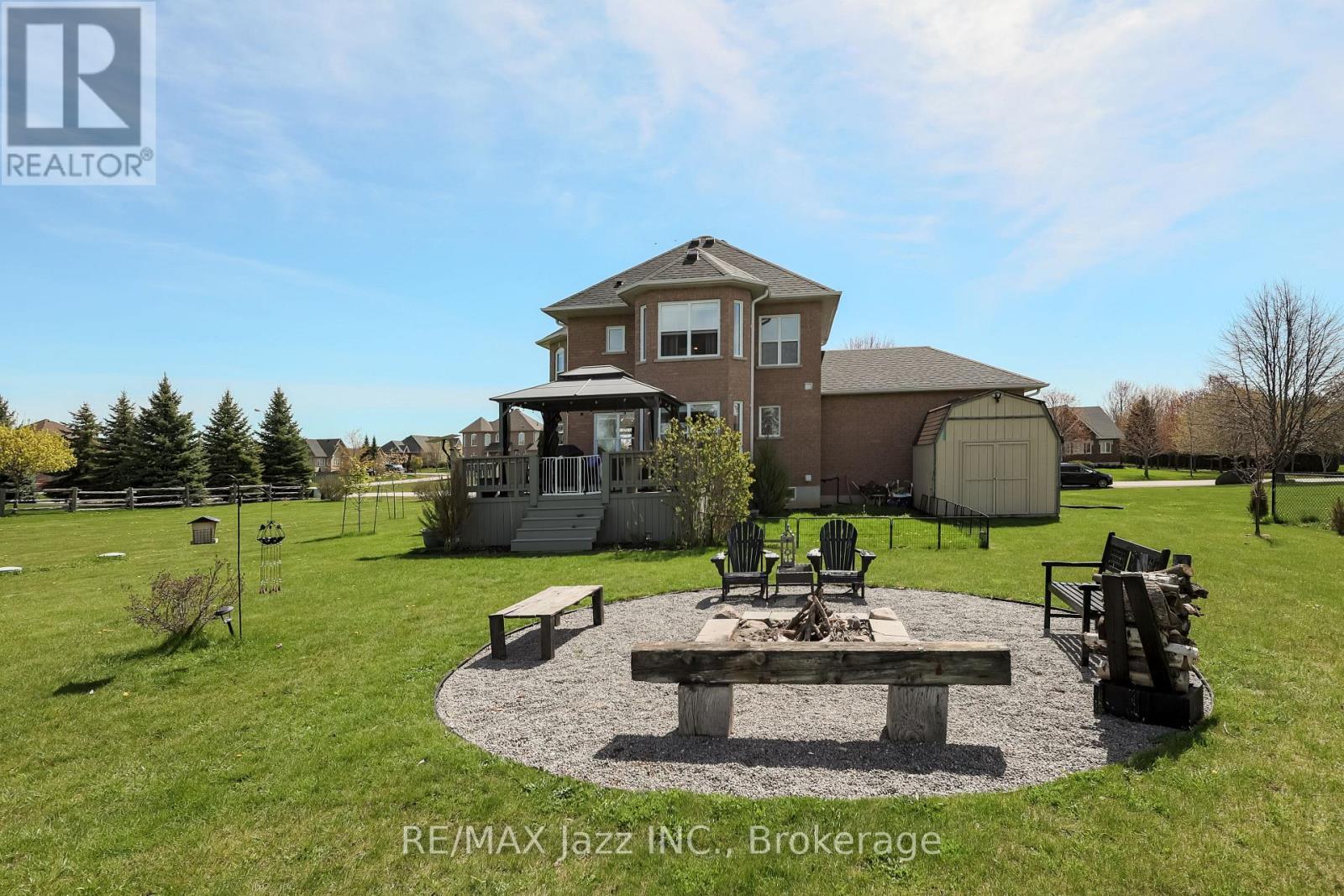 29 SONGBIRD CRESCENT - 23