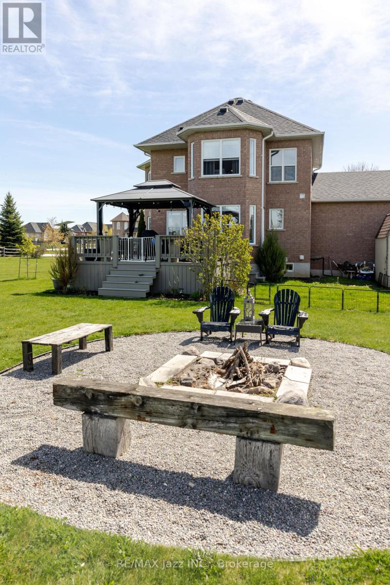 29 SONGBIRD CRESCENT - 24