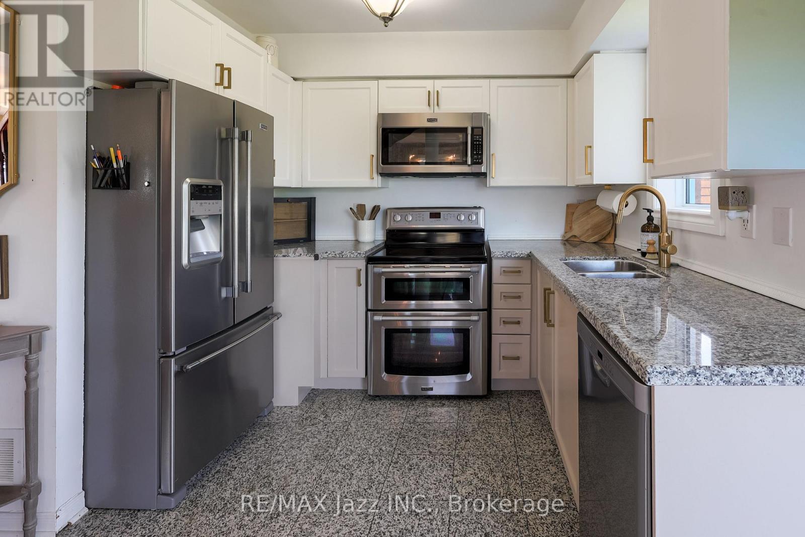 29 SONGBIRD CRESCENT - 9