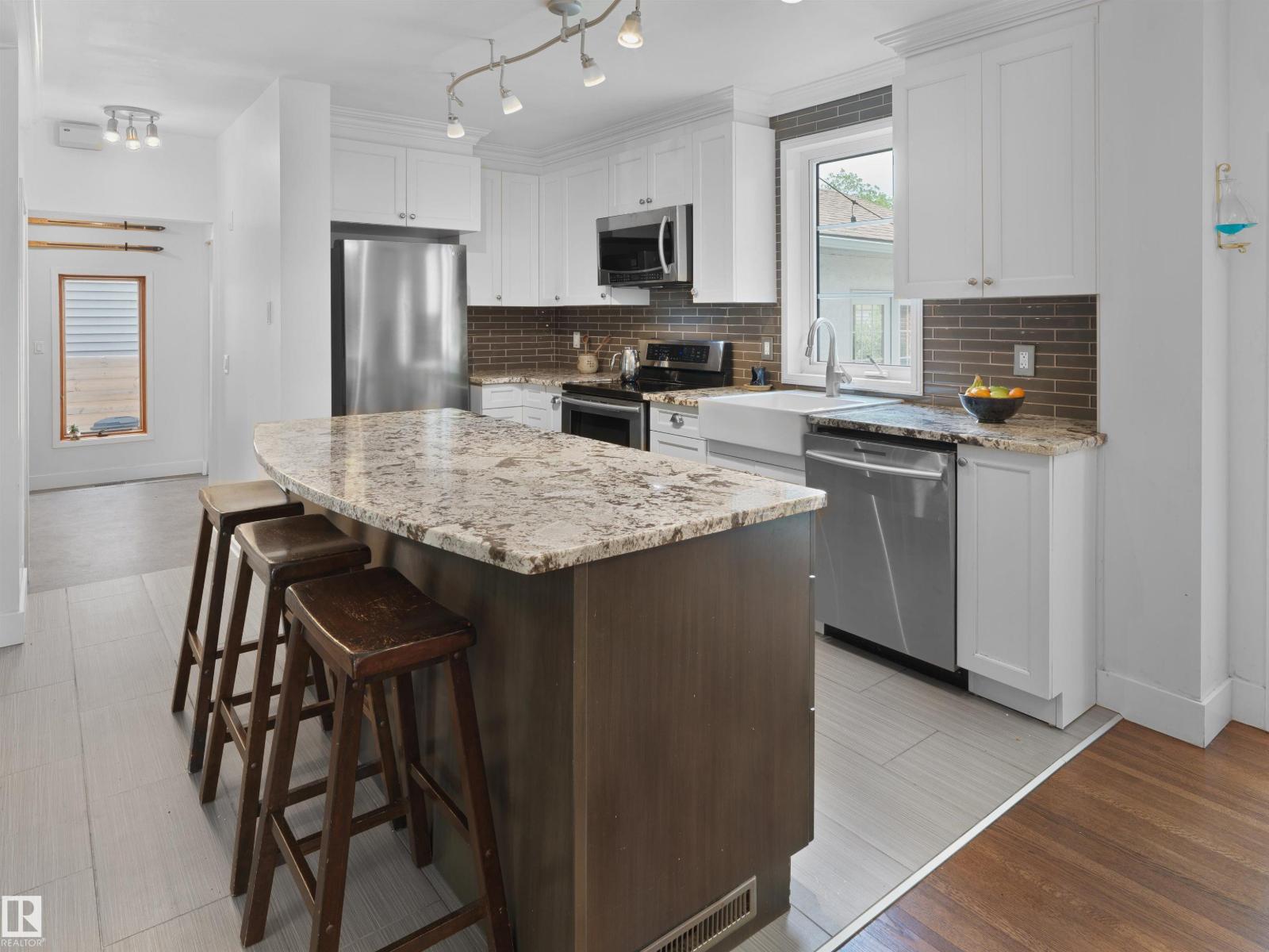 7624 92 AV NW — photo 9