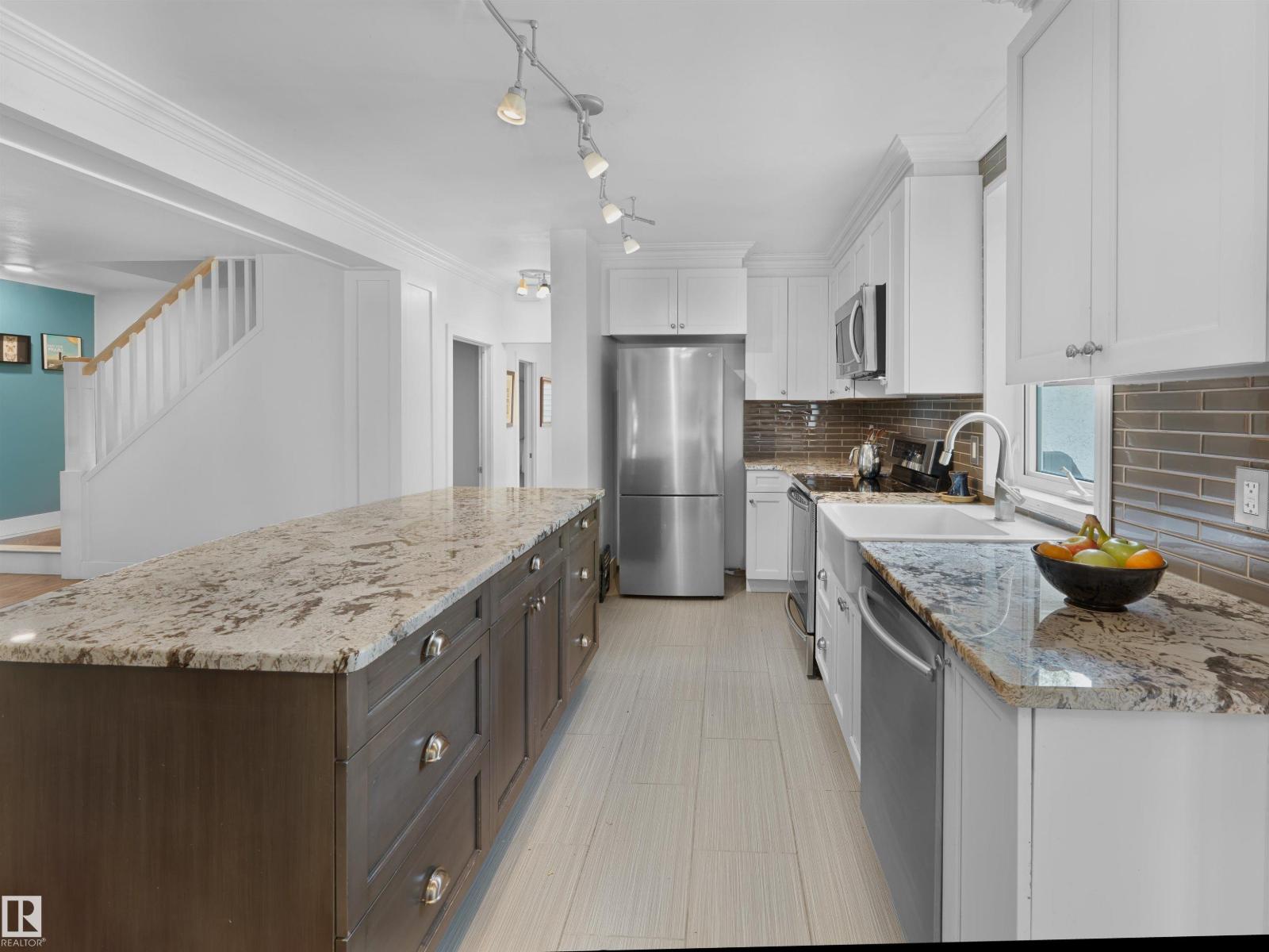7624 92 AV NW — photo 11