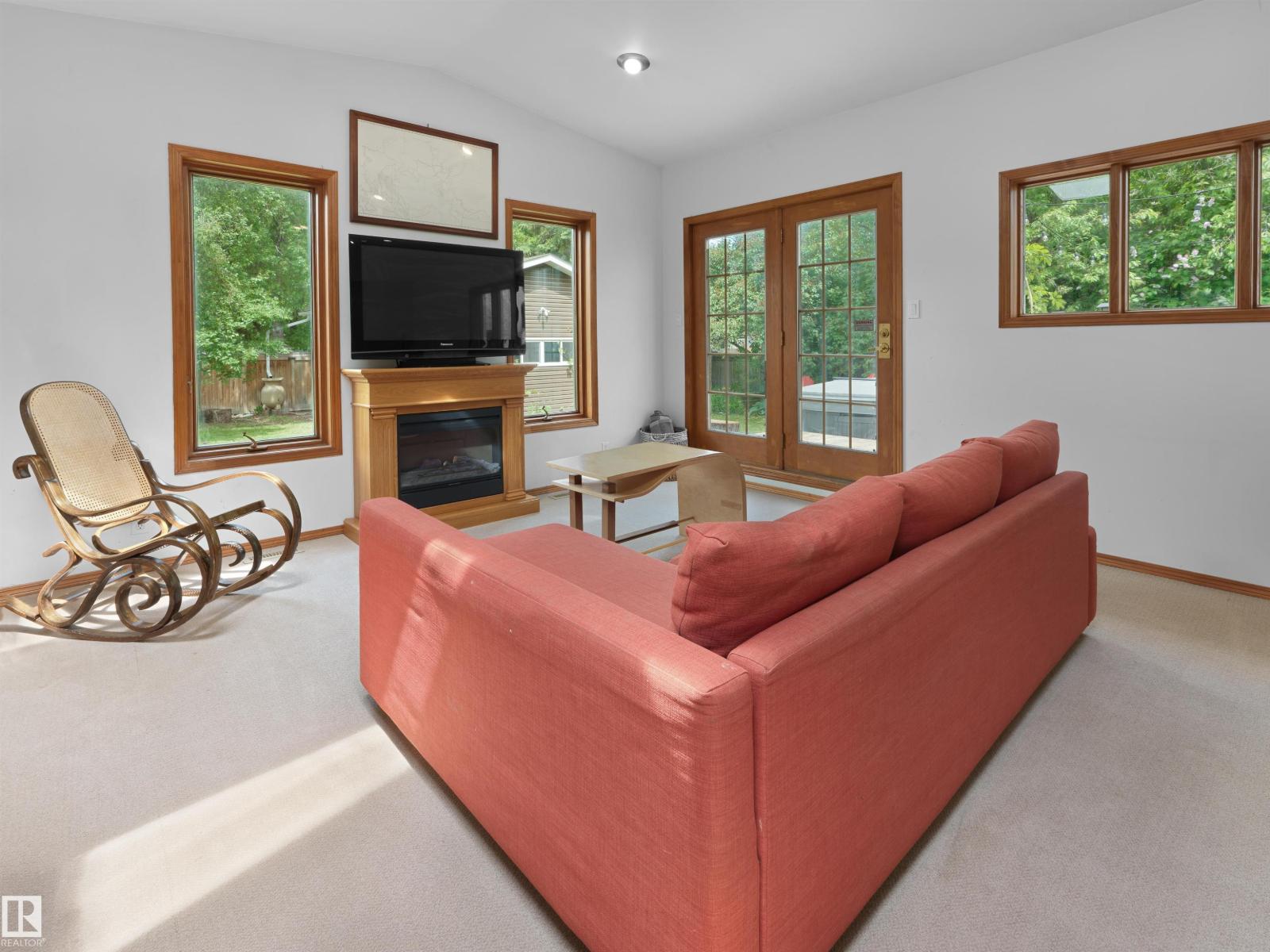 7624 92 AV NW — photo 14