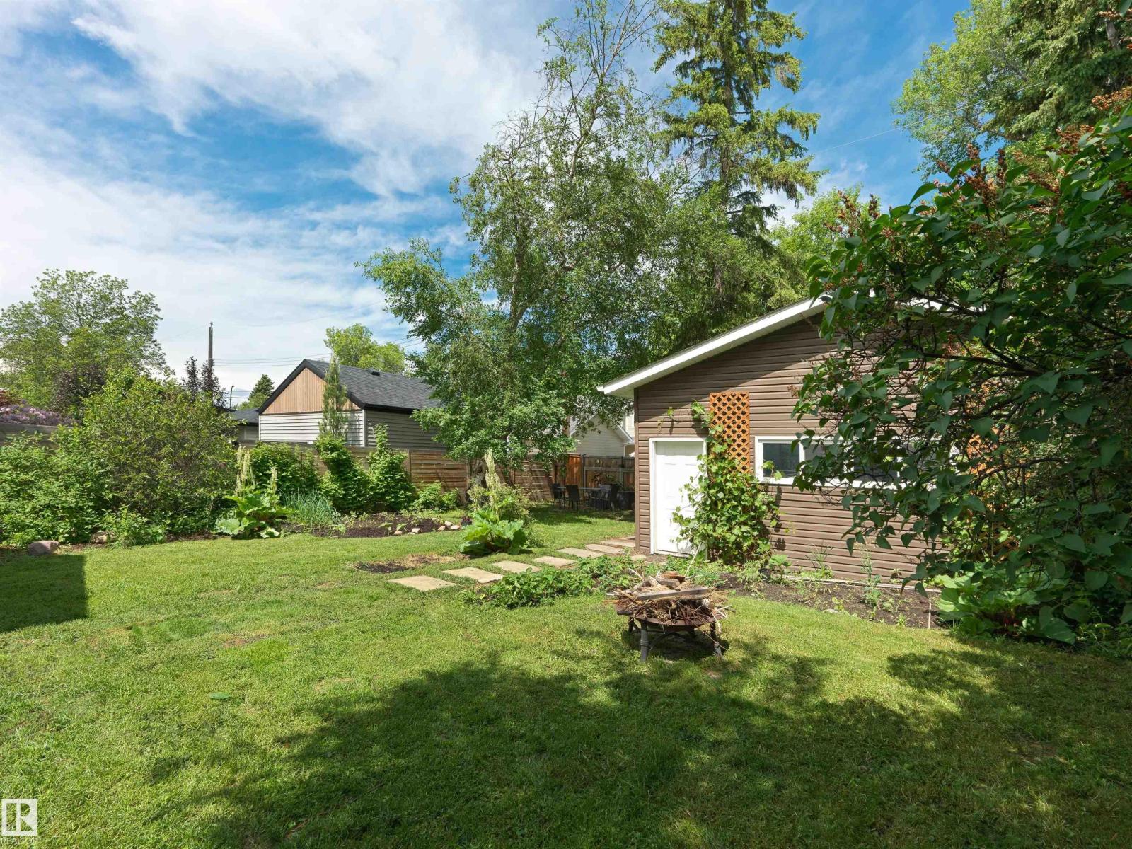 7624 92 AV NW — photo 37