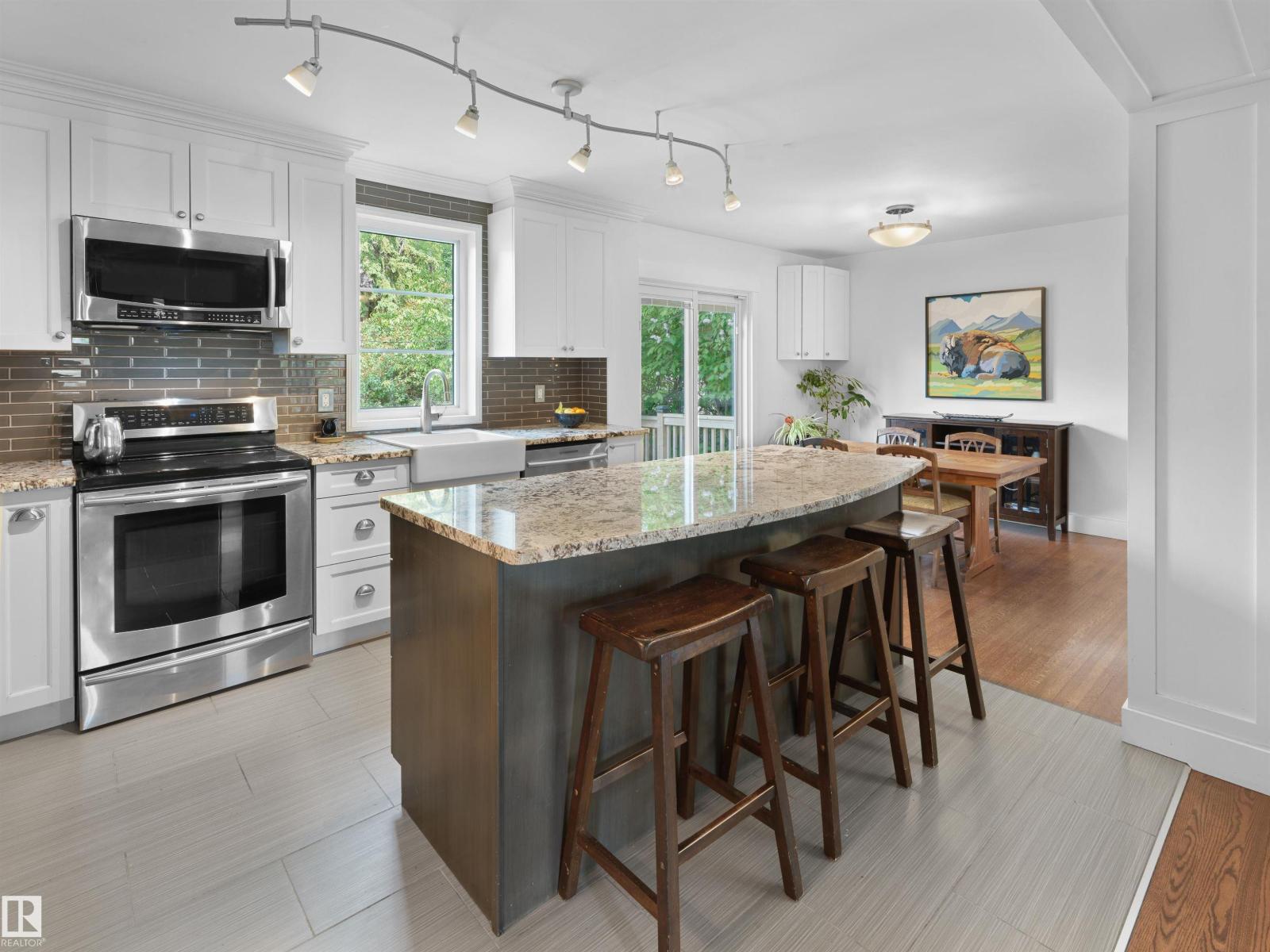 7624 92 AV NW — photo 10