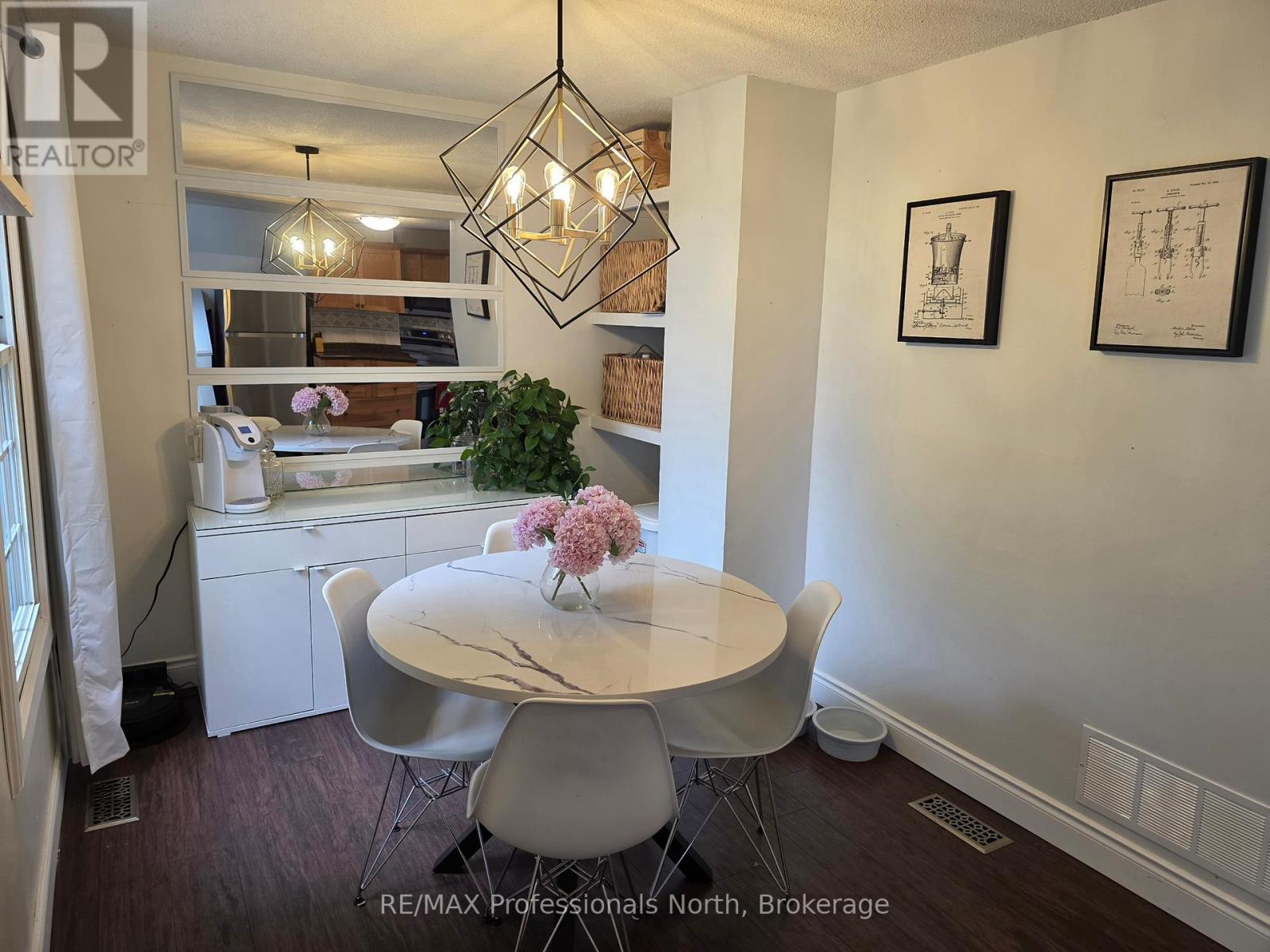6 DUFFERIN STREET N - 11