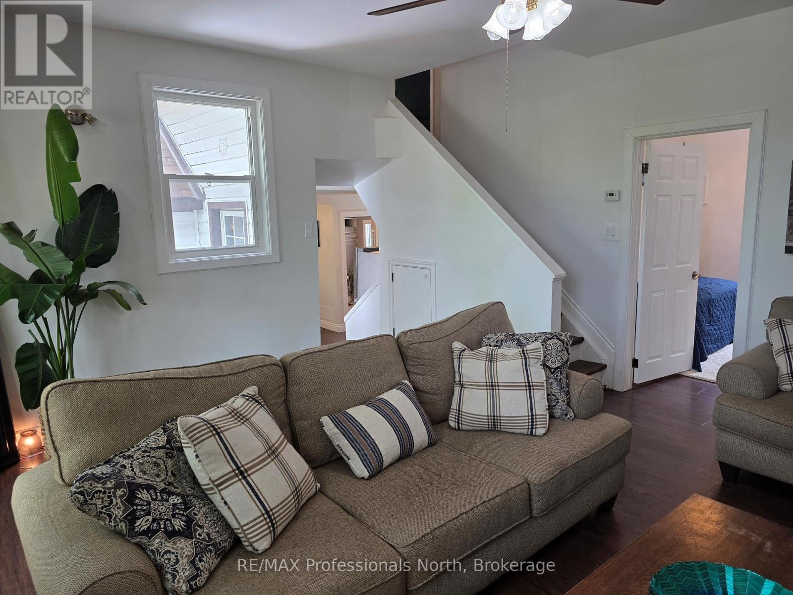 6 DUFFERIN STREET N - 14