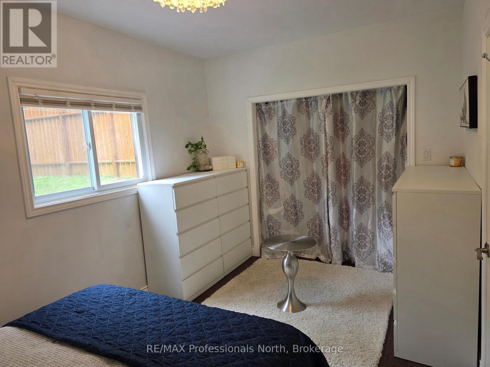 6 DUFFERIN STREET N - 20