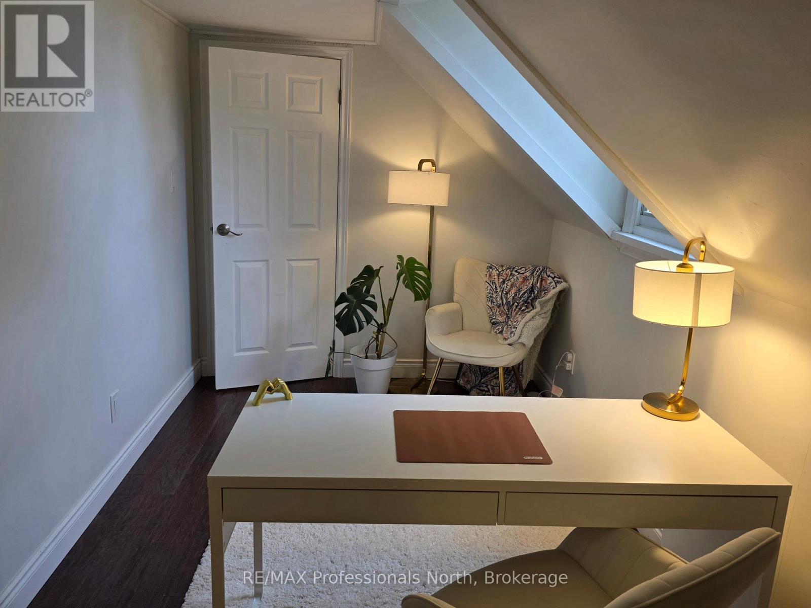 6 DUFFERIN STREET N - 21
