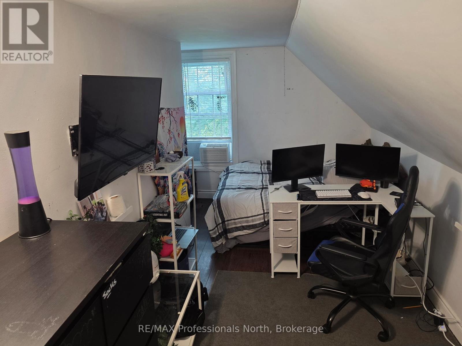 6 DUFFERIN STREET N - 26