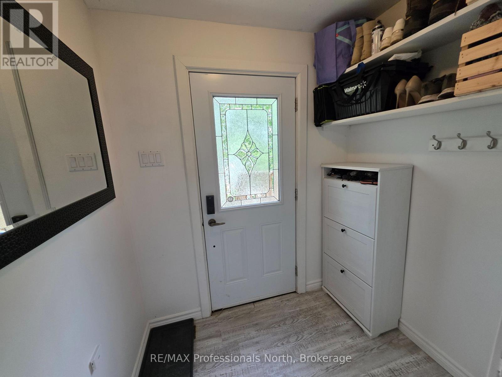 6 DUFFERIN STREET N - 28