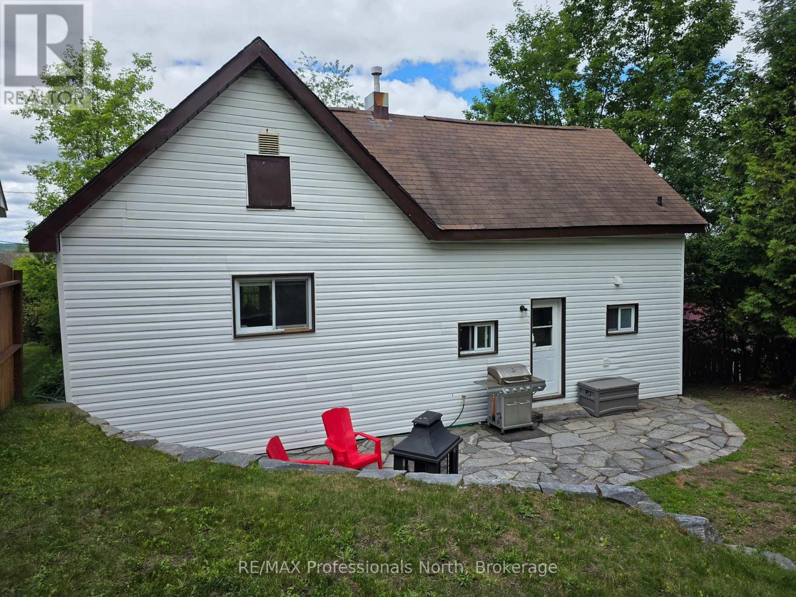 6 DUFFERIN STREET N - 29