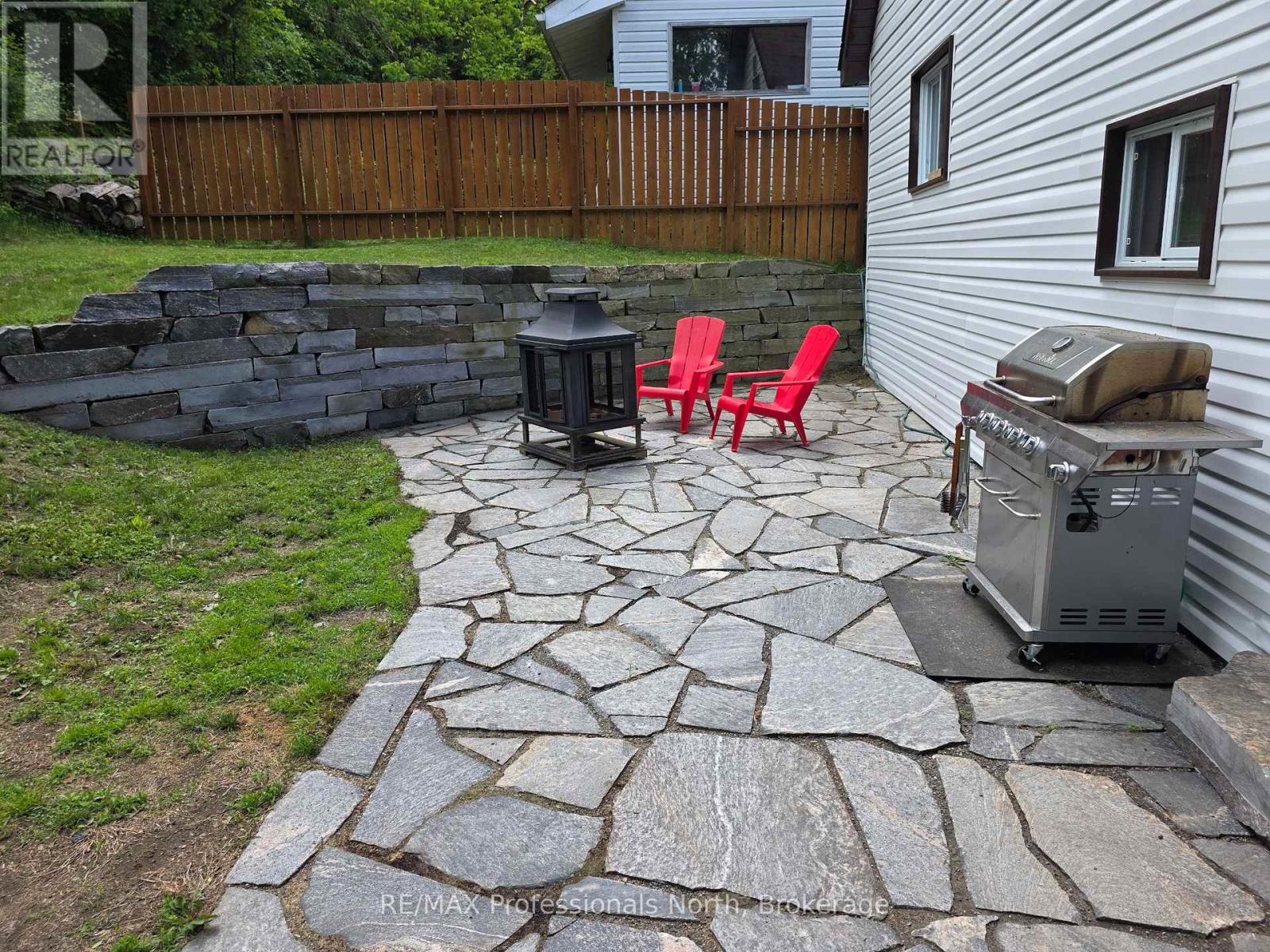 6 DUFFERIN STREET N - 31