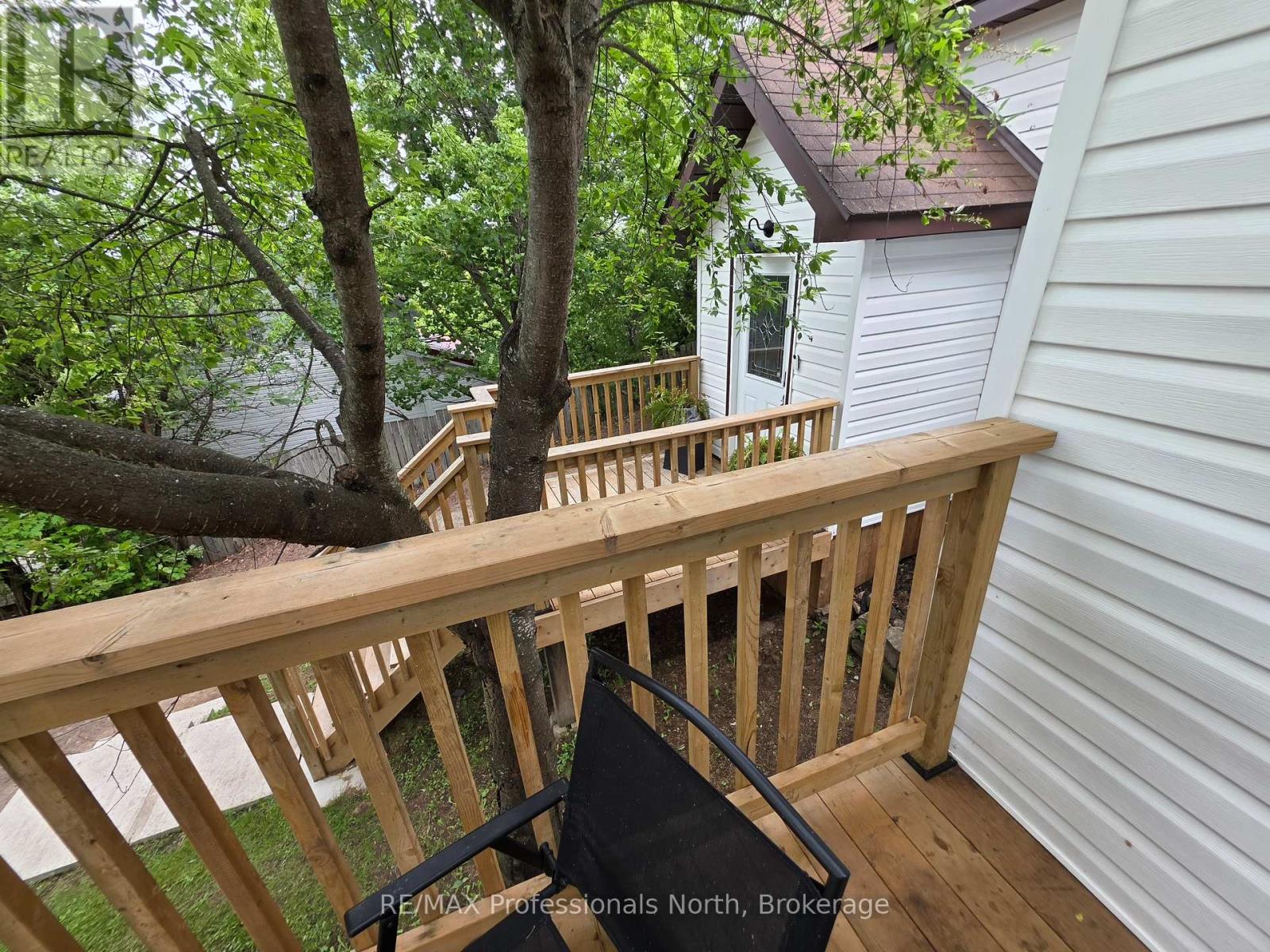 6 DUFFERIN STREET N - 4