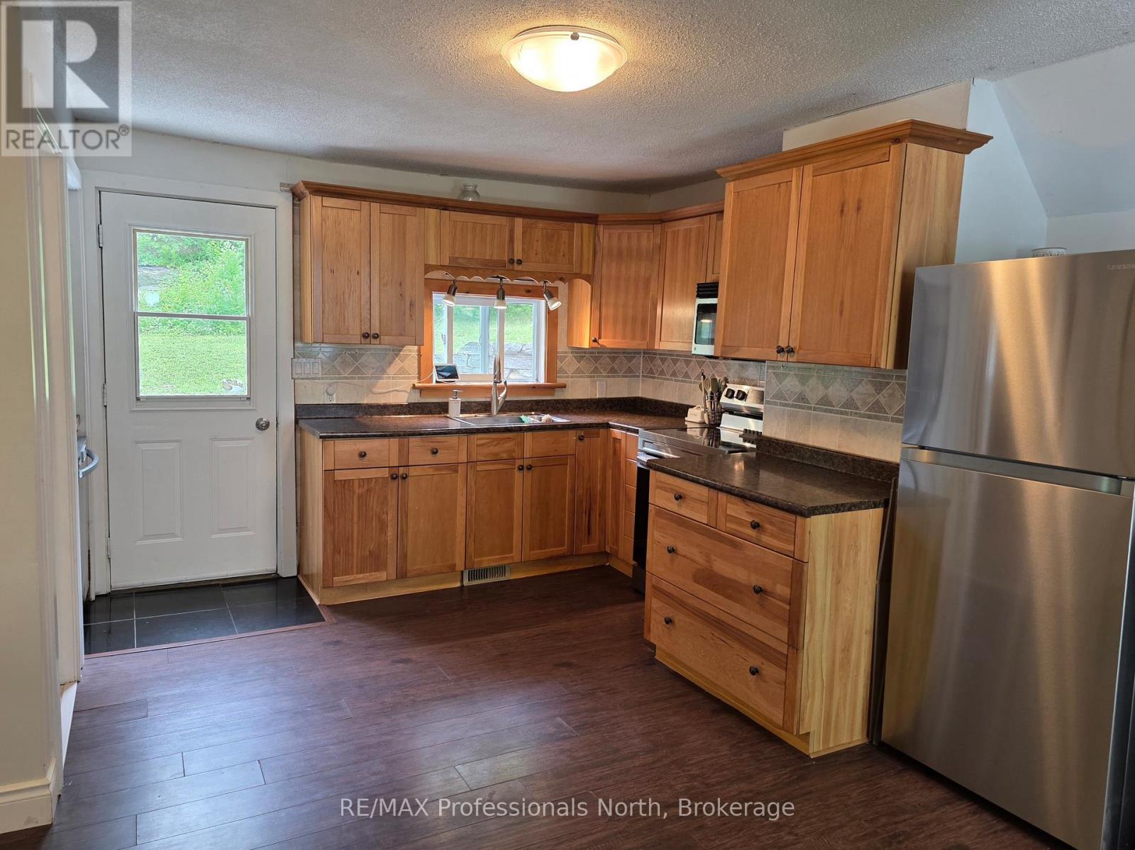 6 DUFFERIN STREET N - 5