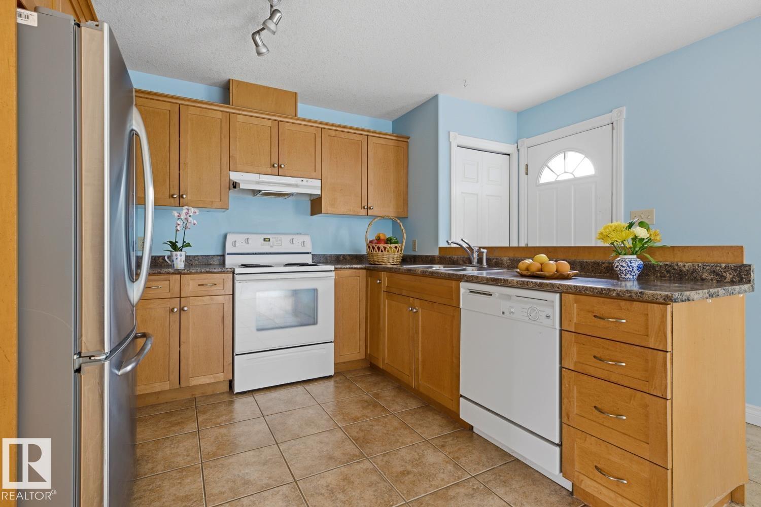 10728 71 AV NW - 14
