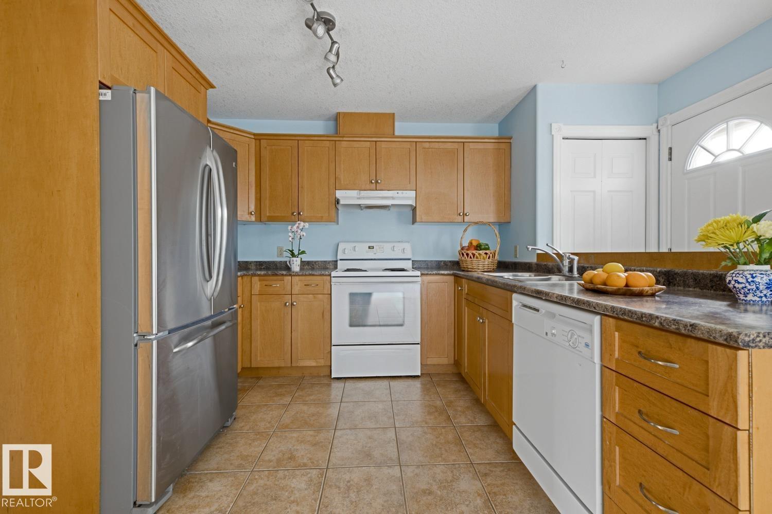 10728 71 AV NW - 15