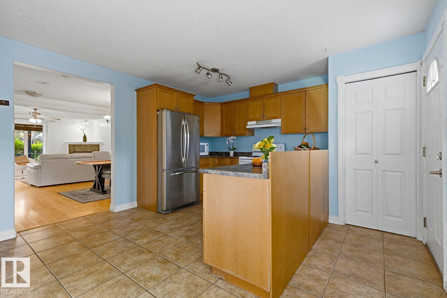 10728 71 AV NW - 16