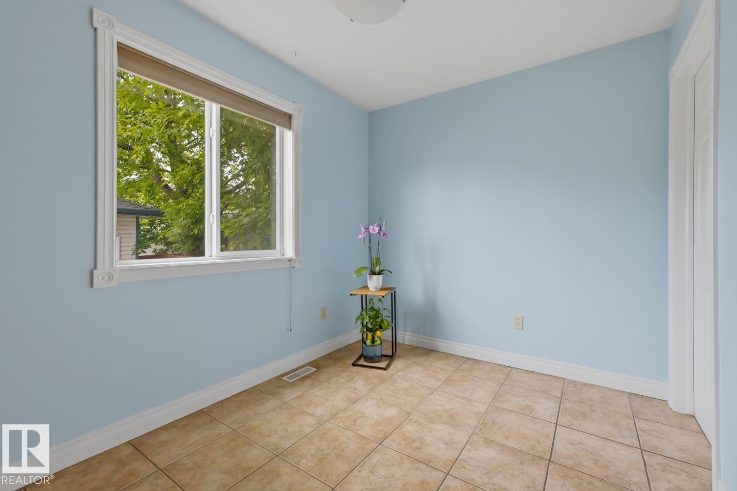 10728 71 AV NW - 17