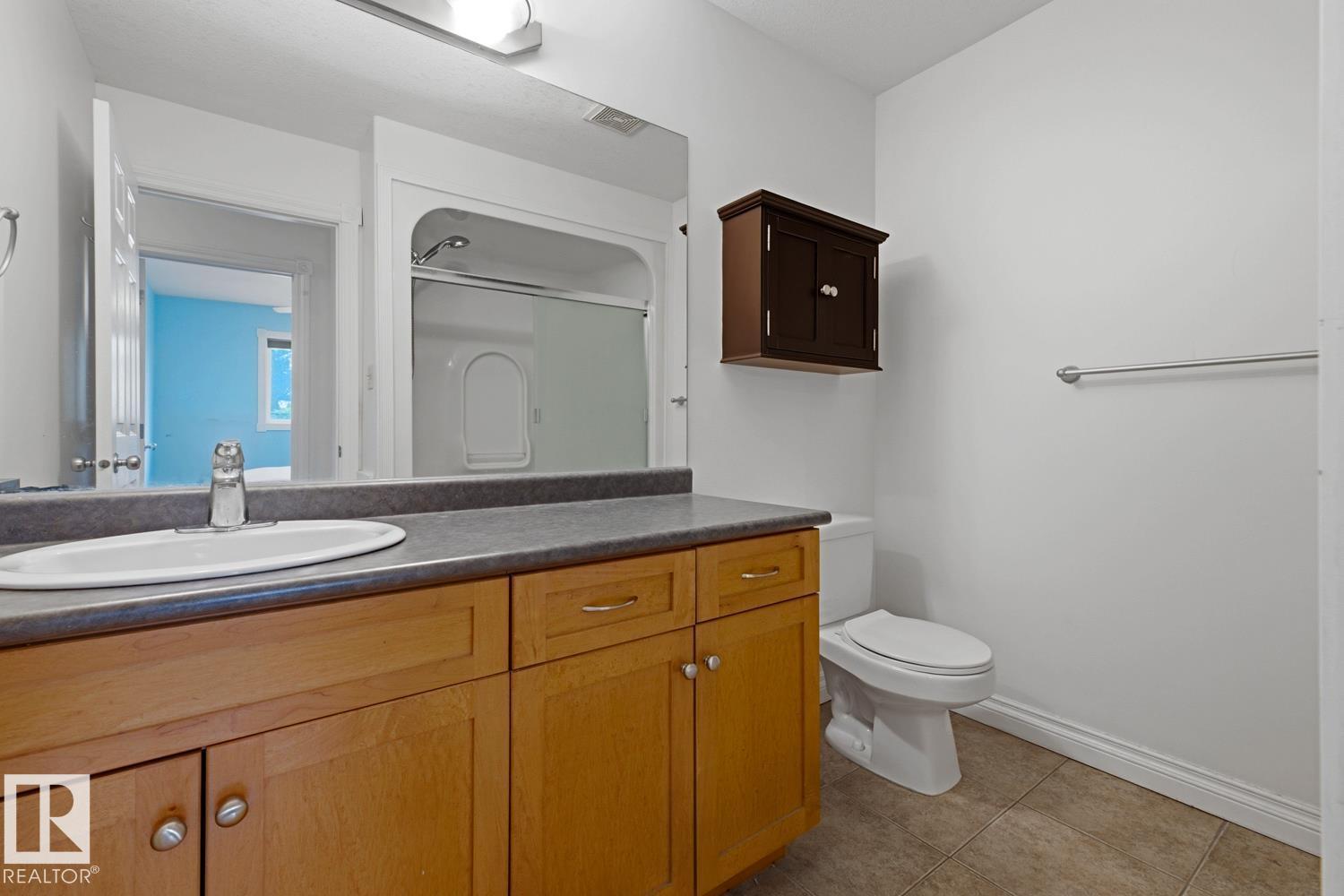 10728 71 AV NW - 25