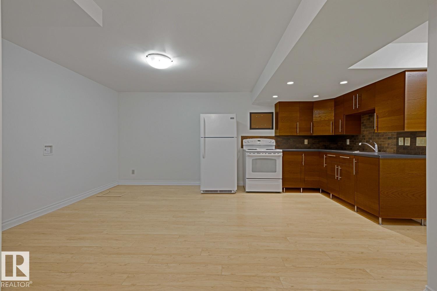 10728 71 AV NW - 28