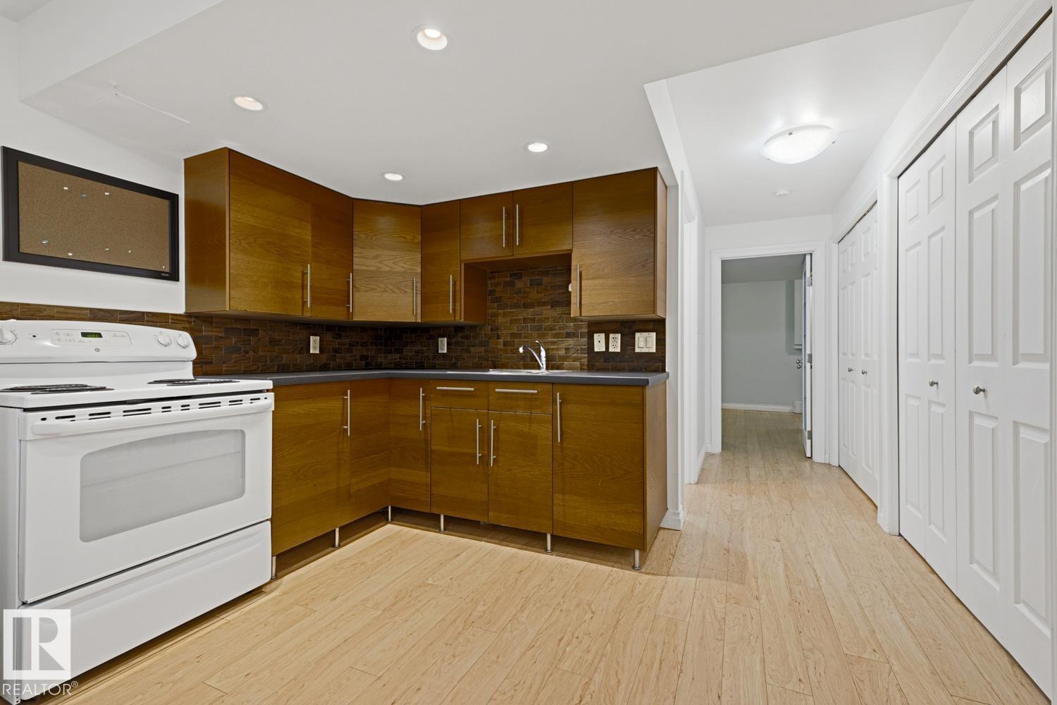 10728 71 AV NW - 29