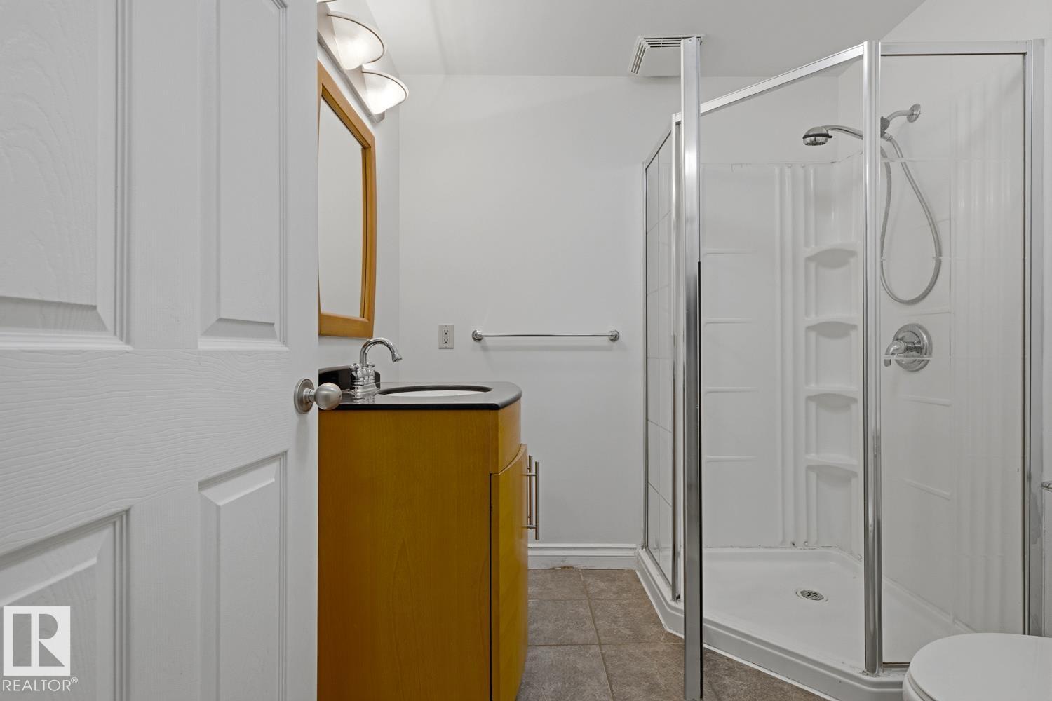 10728 71 AV NW - 32
