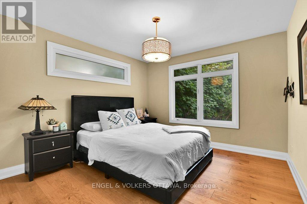 3 Bed, 2 Bath House for Sale in Ottawa – 580 THESSALY CIRCLE, Ottawa – MLS# X13462258 - Image 21