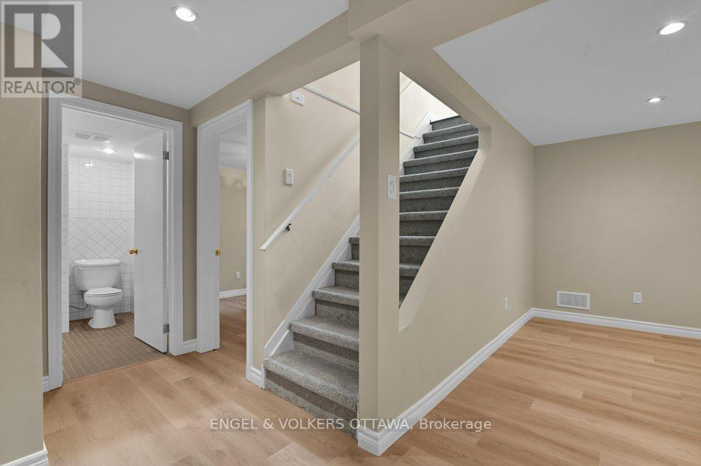 3 Bed, 2 Bath House for Sale in Ottawa – 580 THESSALY CIRCLE, Ottawa – MLS# X13462258 - Image 28