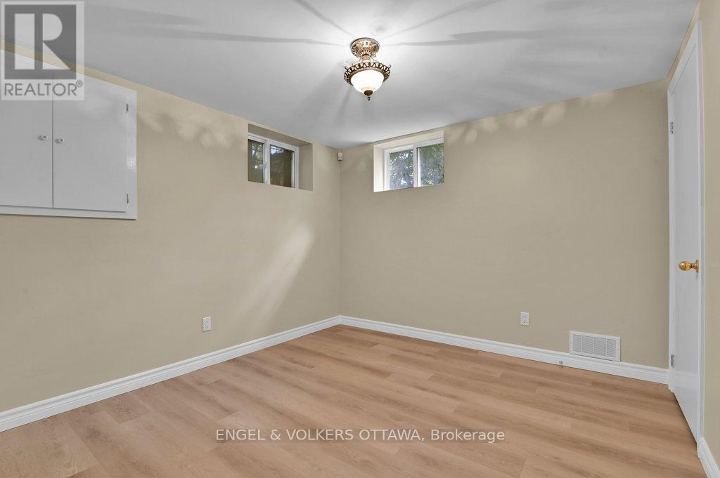 3 Bed, 2 Bath House for Sale in Ottawa – 580 THESSALY CIRCLE, Ottawa – MLS# X13462258 - Image 29
