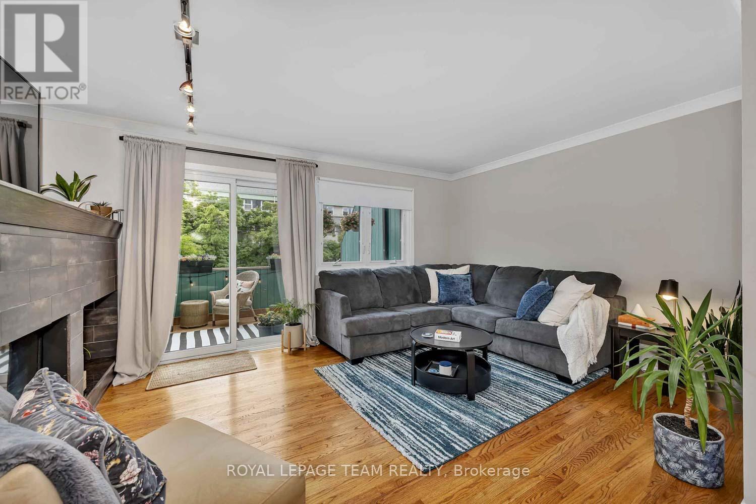 3 Bed, 2 Bath House for Sale in Ottawa – 215 BOOTH STREET, Ottawa – MLS# X13462400 - Image 11