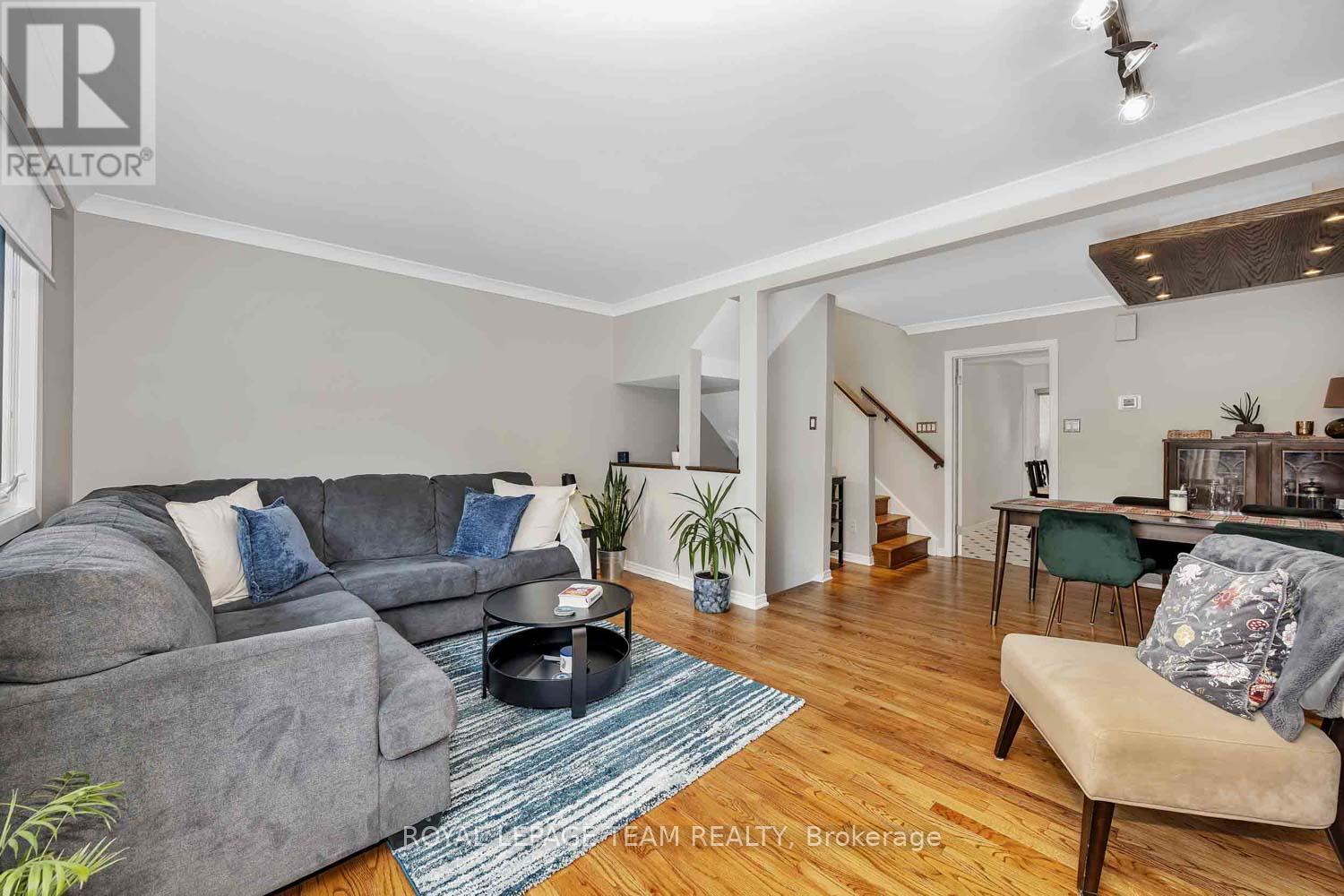 3 Bed, 2 Bath House for Sale in Ottawa – 215 BOOTH STREET, Ottawa – MLS# X13462400 - Image 12