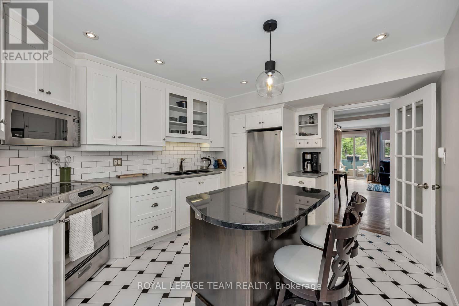 3 Bed, 2 Bath House for Sale in Ottawa – 215 BOOTH STREET, Ottawa – MLS# X13462400 - Image 20