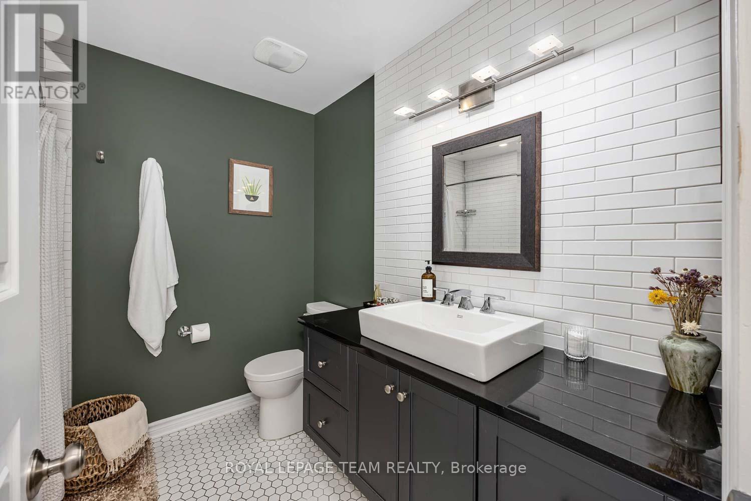 3 Bed, 2 Bath House for Sale in Ottawa – 215 BOOTH STREET, Ottawa – MLS# X13462400 - Image 34