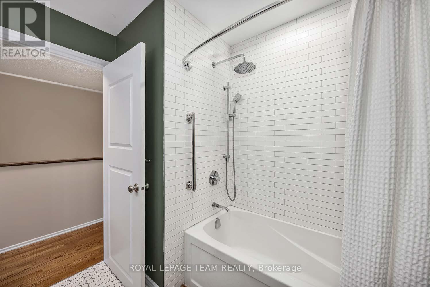 3 Bed, 2 Bath House for Sale in Ottawa – 215 BOOTH STREET, Ottawa – MLS# X13462400 - Image 35