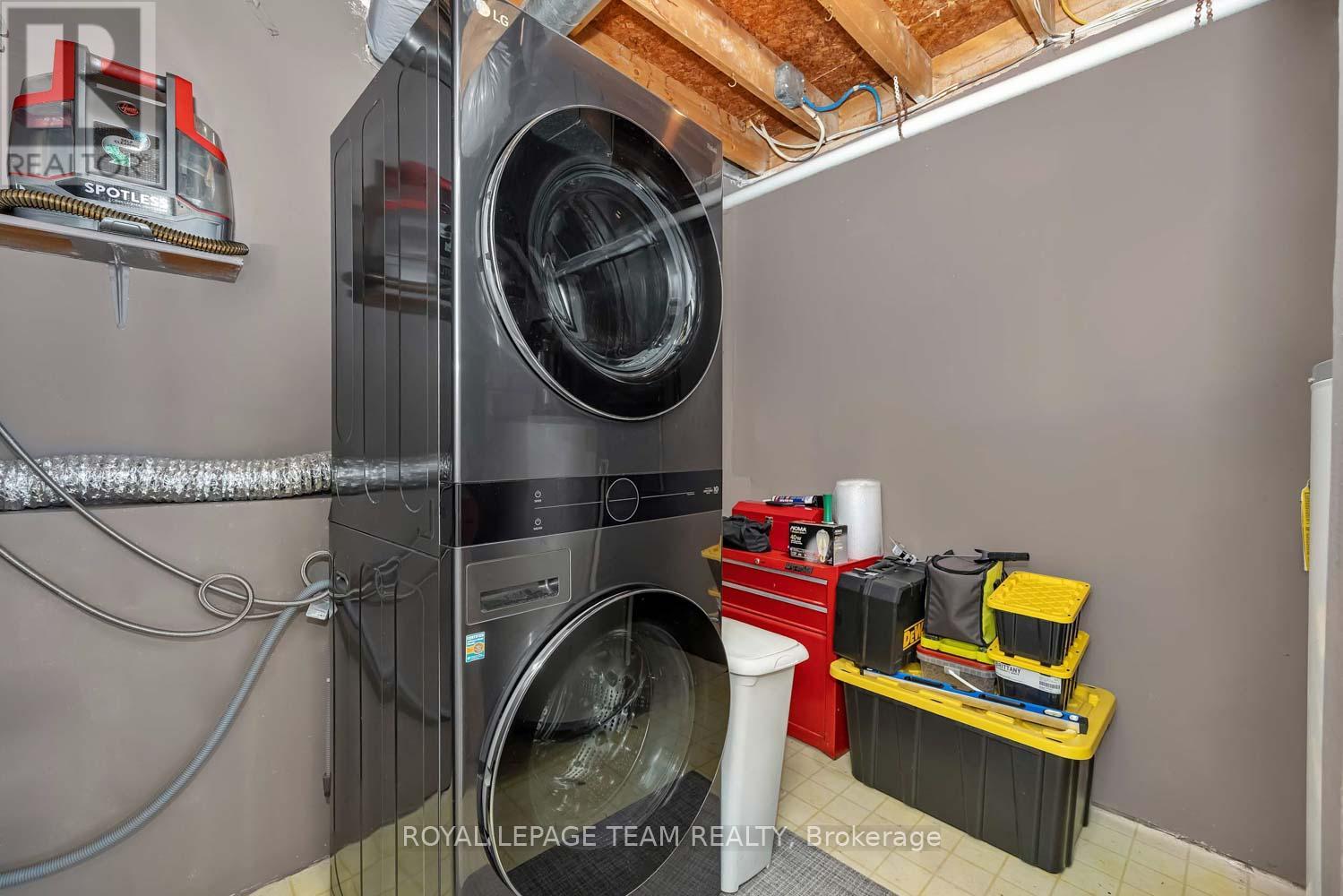 3 Bed, 2 Bath House for Sale in Ottawa – 215 BOOTH STREET, Ottawa – MLS# X13462400 - Image 8