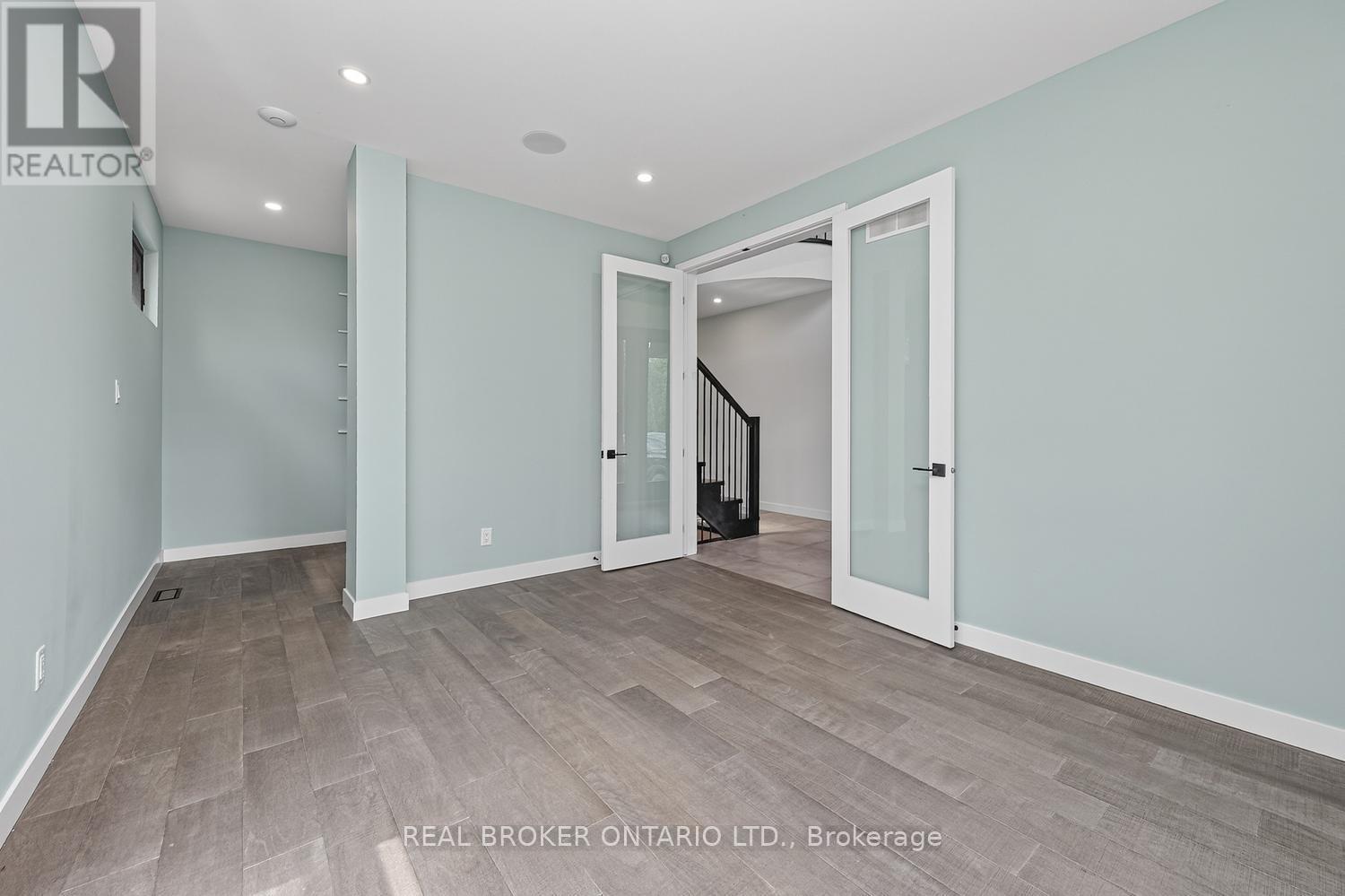 2068 RICHMOND ROAD - 21