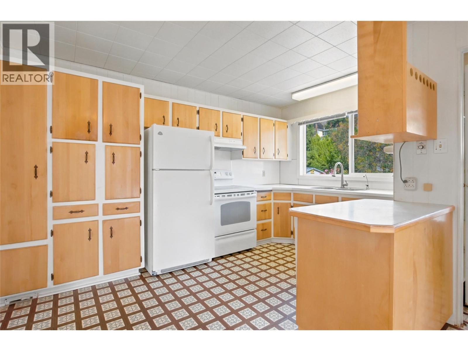 210 Ash Street - 10