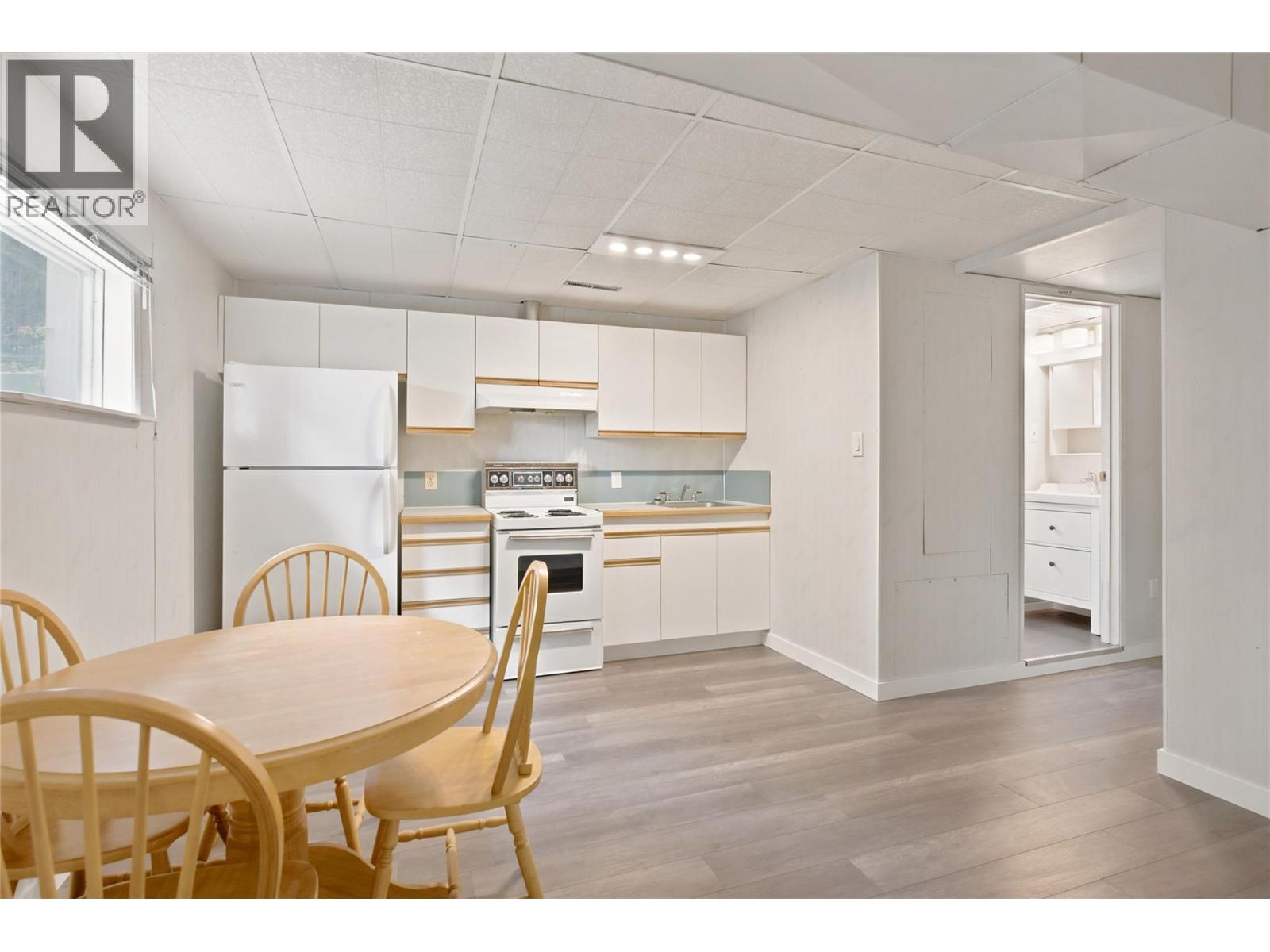 210 Ash Street - 26