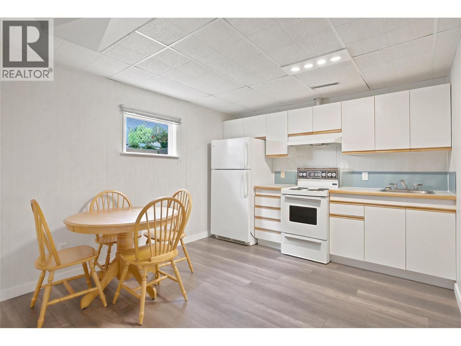 210 Ash Street - 25