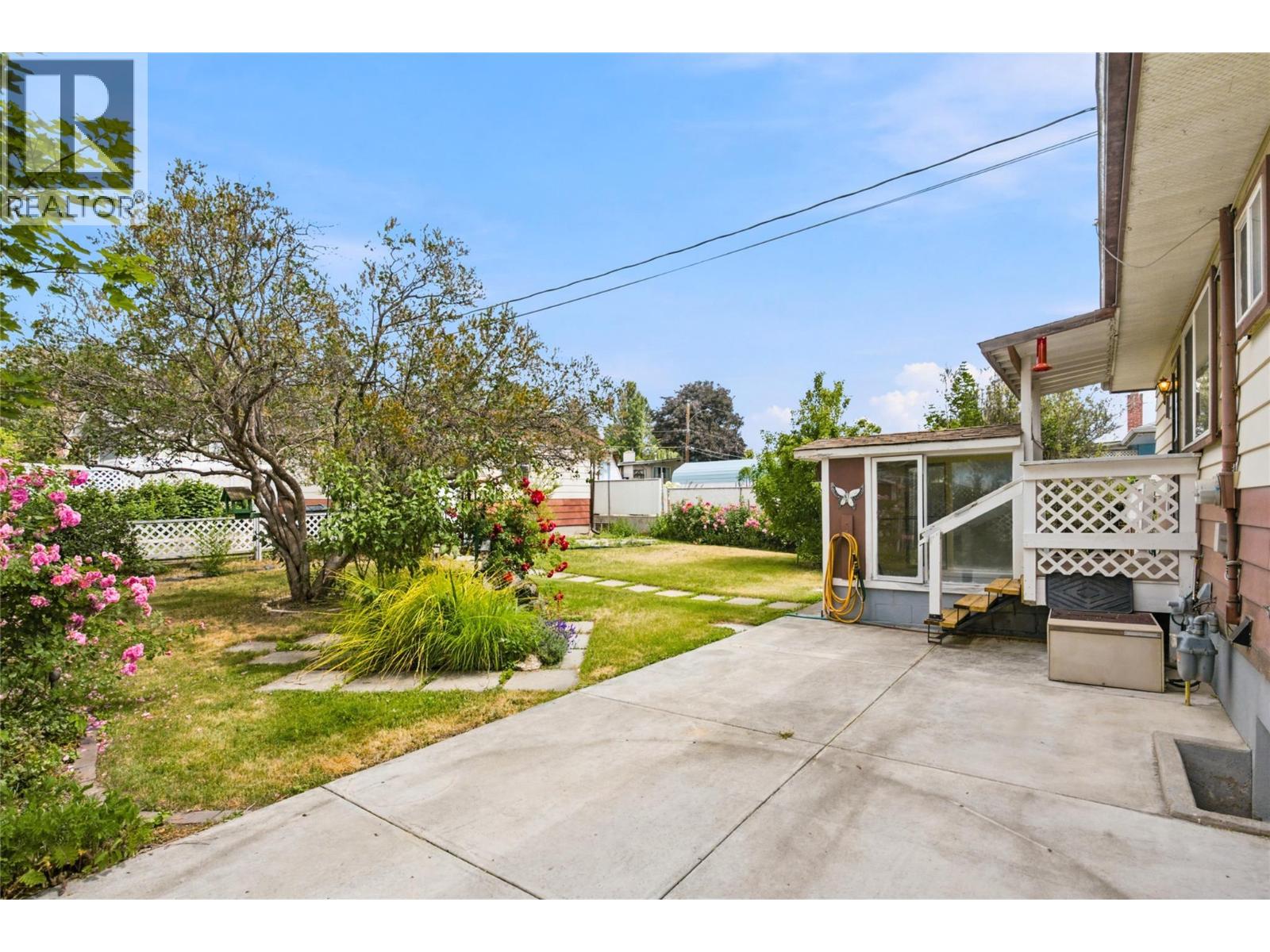 210 Ash Street - 36