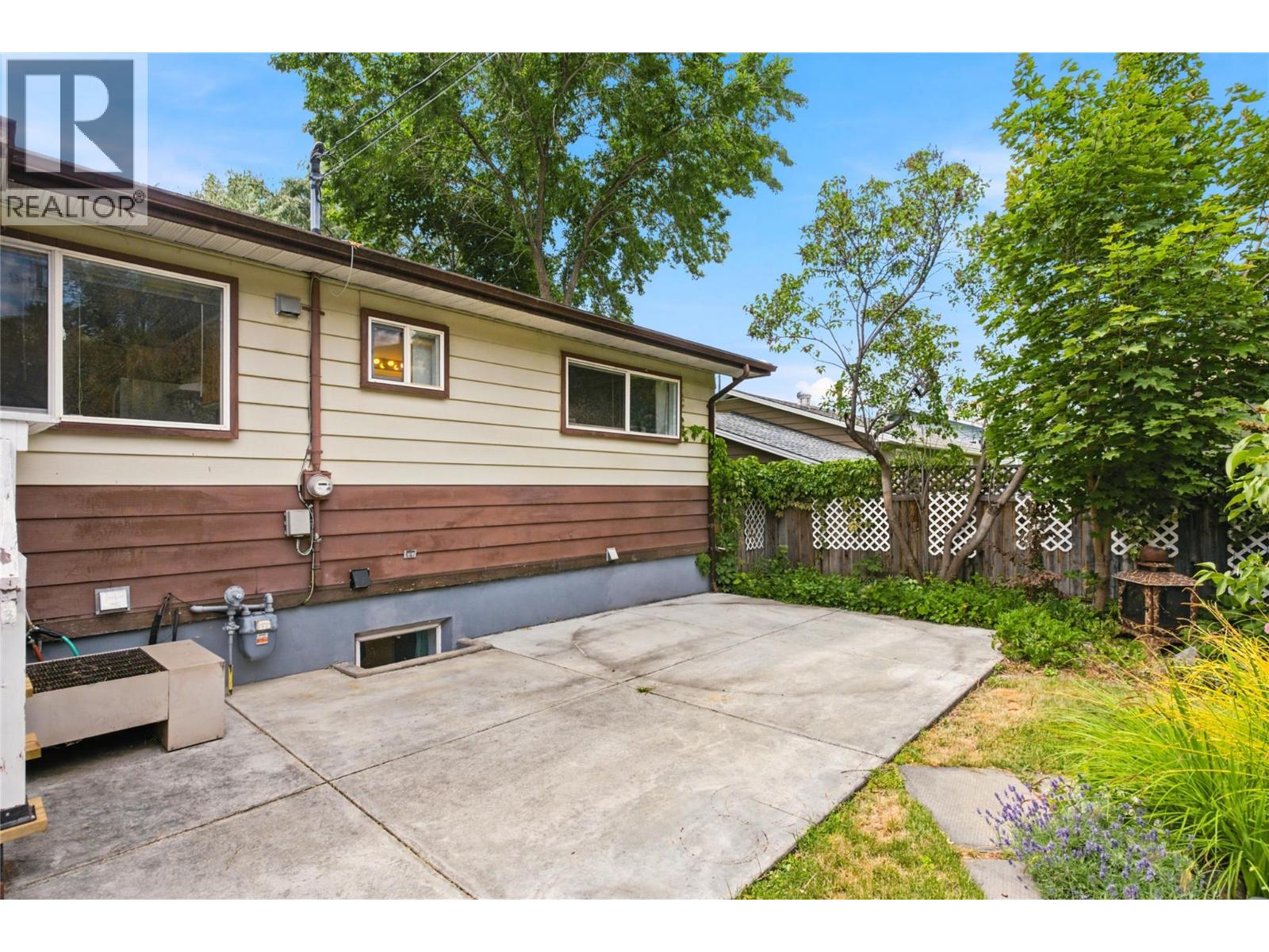 210 Ash Street - 37