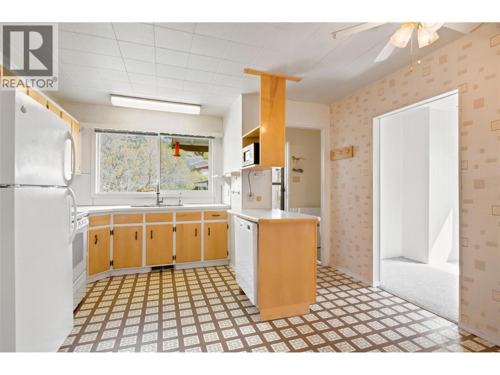 210 Ash Street - 9