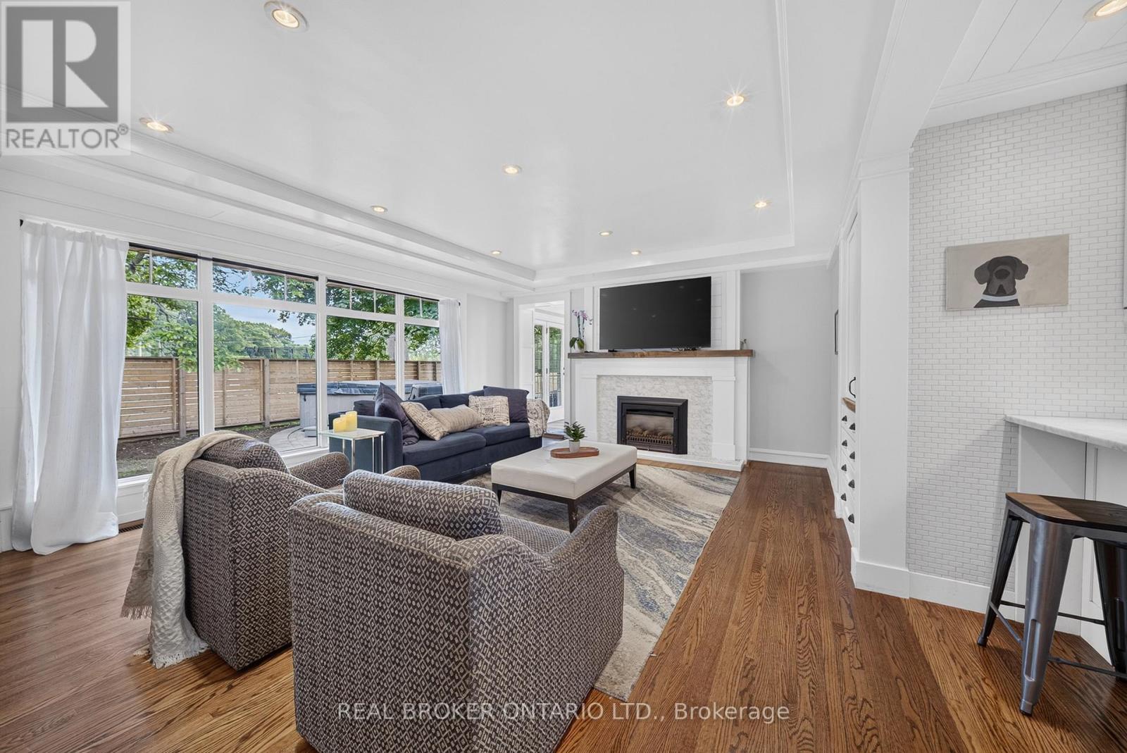 760 KINGSWAY DRIVE - 12