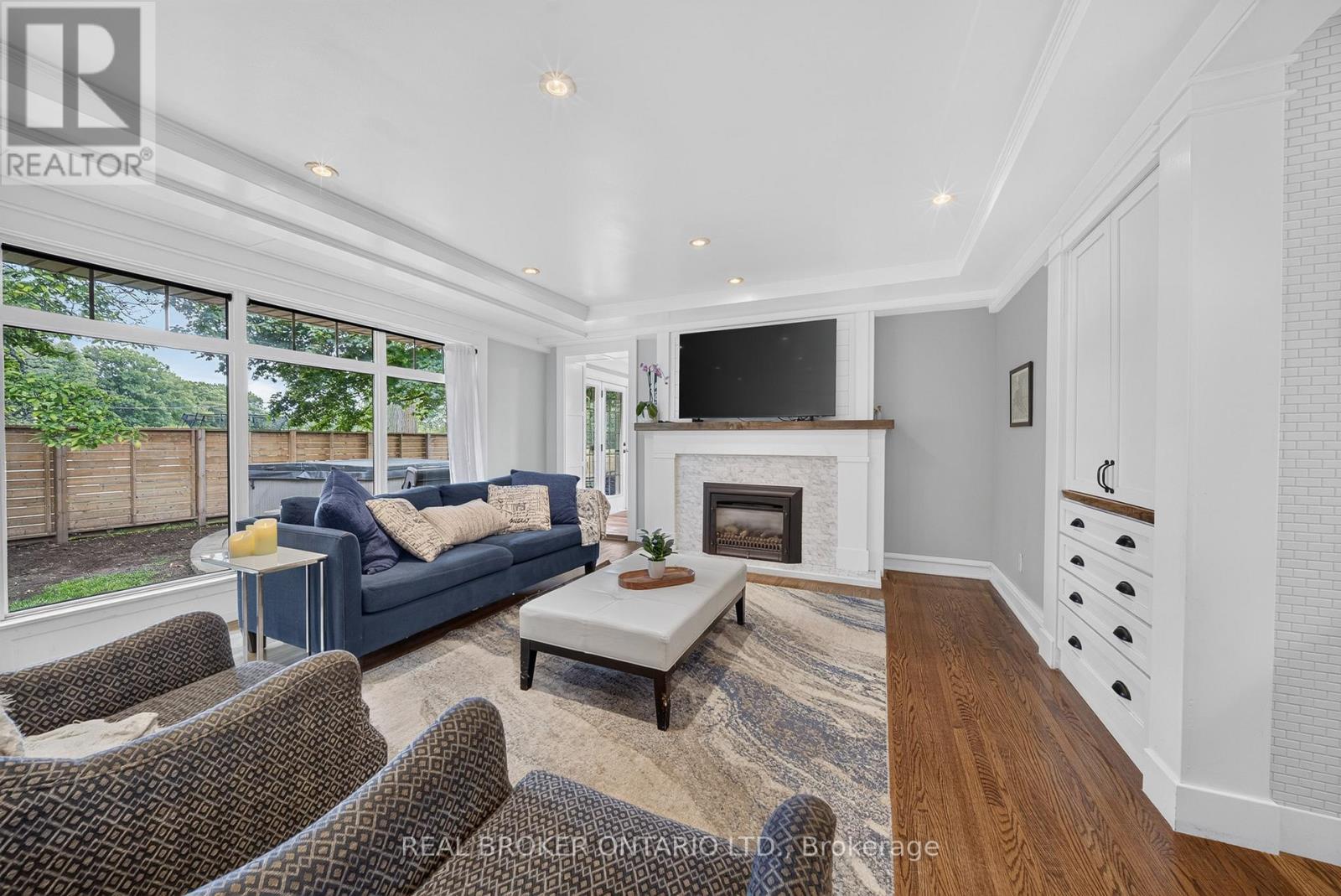760 KINGSWAY DRIVE - 13