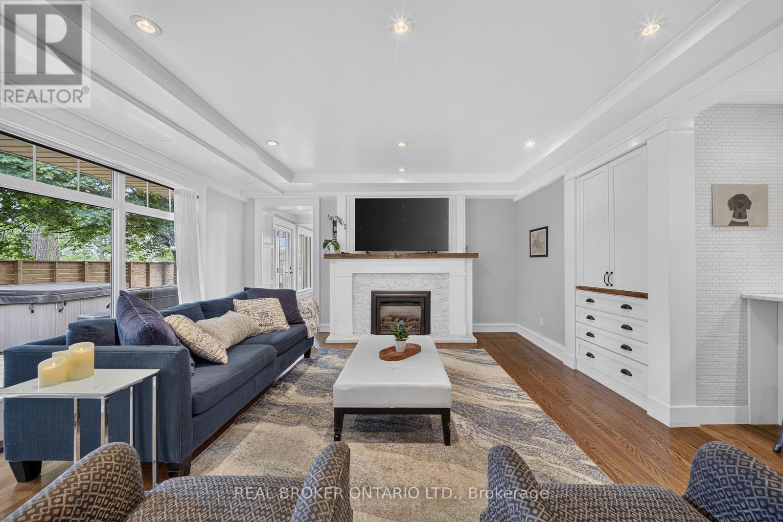 760 KINGSWAY DRIVE - 14