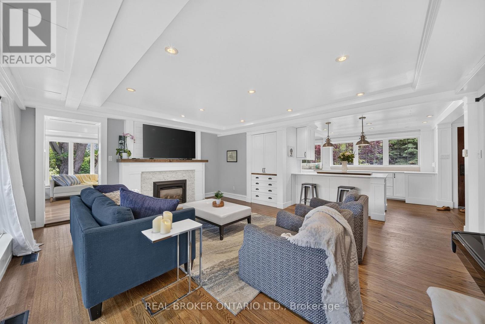 760 KINGSWAY DRIVE - 15